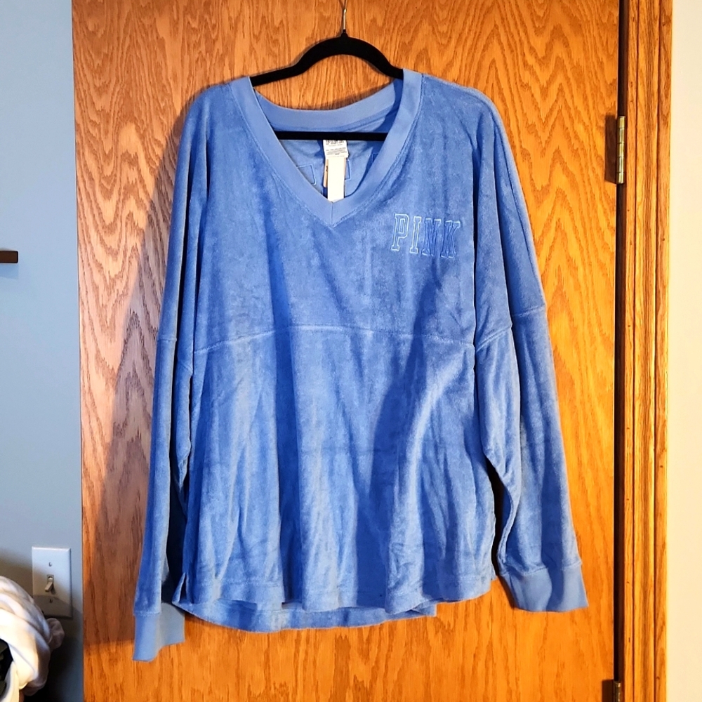 New with tags Pink blue sweatshirt, size xxl